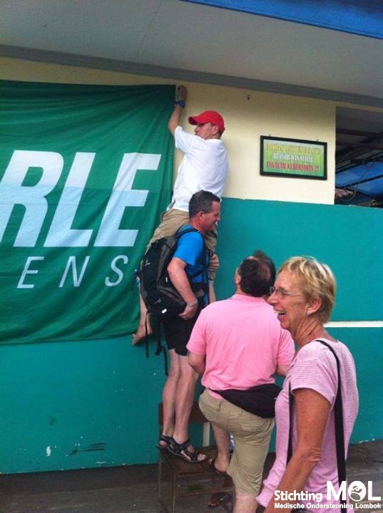 22 mei 2014 - Pearl vlag ophangen is teamwerk